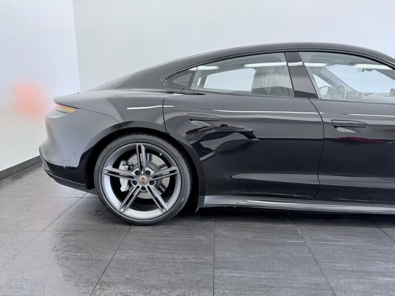
								PORSCHE TAYCAN TURBO total									